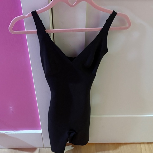 SKIMS Black Bodysuit - Picture 4 of 5